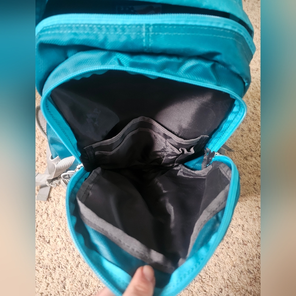 Backpack, like new! - Picture 3 of 8